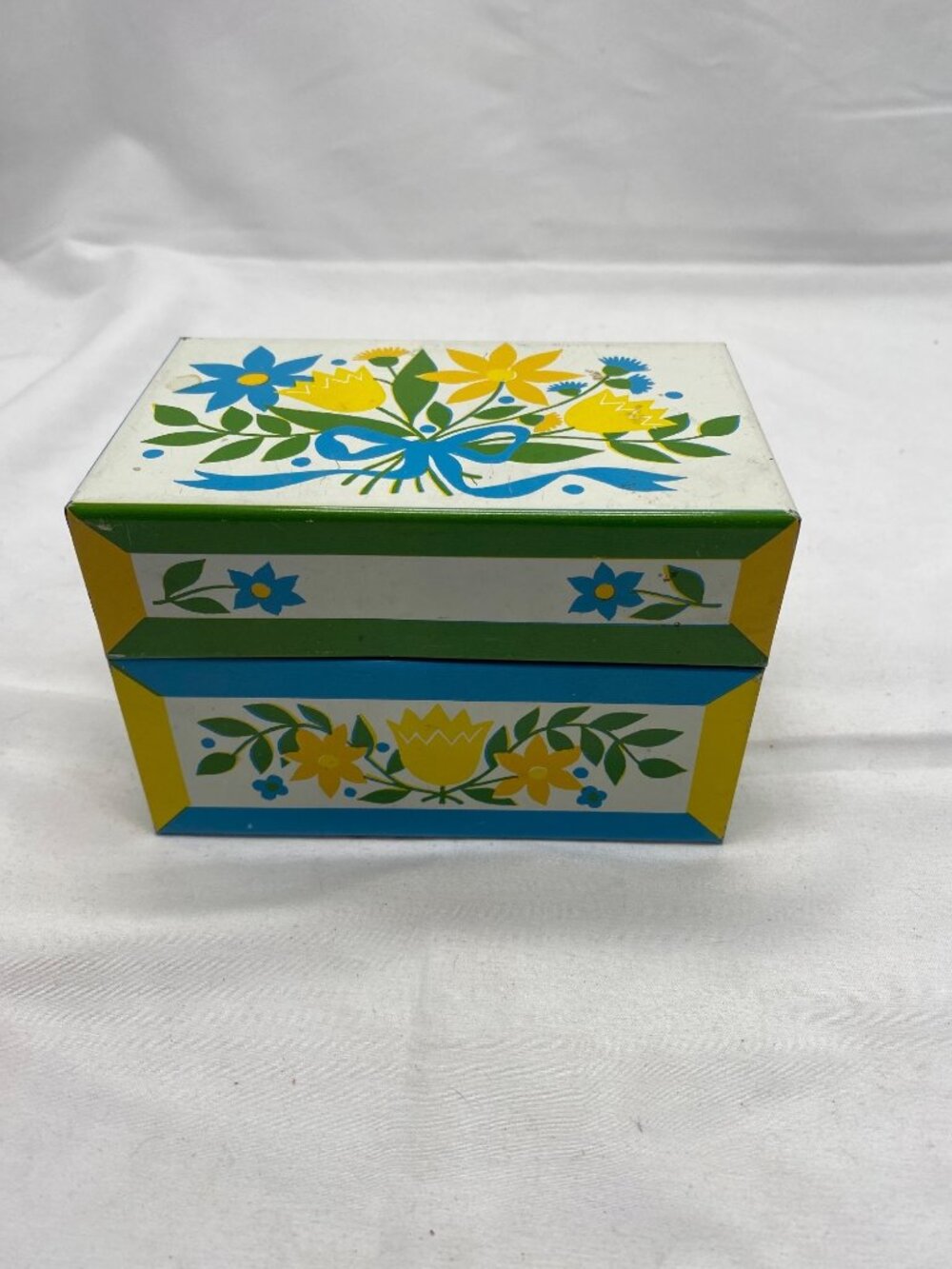 1960s Syndicate Mfg Co Floral Tin Recipe Box Hinged Lid Blue & Yellow Flowers